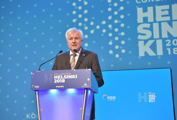 Seehofer január 19-ig marad a bajor CSU elnöke