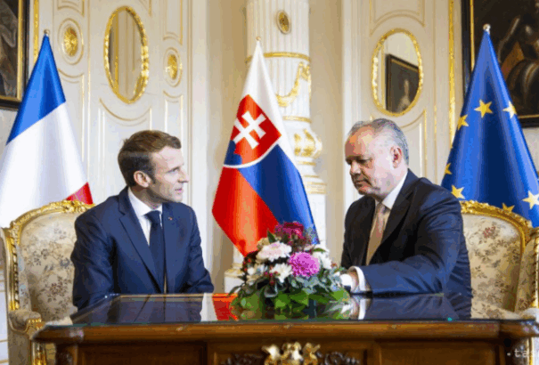Kiska vasárnap Franciaországba utazik. Együtt ebédel a francia elnökkel