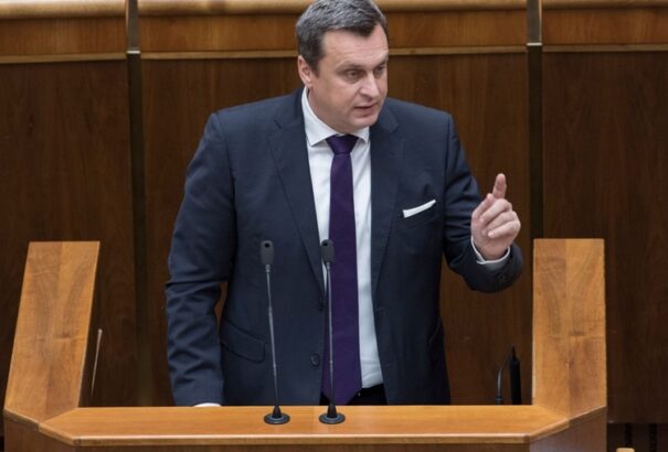 Danko valószínűleg marad, a Most-Híd nem vesz részt a szavazáson (Frissítve)