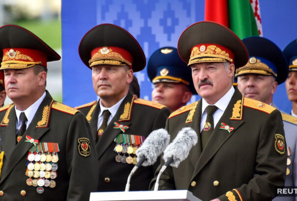 Lukasenka leváltotta a belorusz kormányt és élete legnehezebb elnökválasztására készül