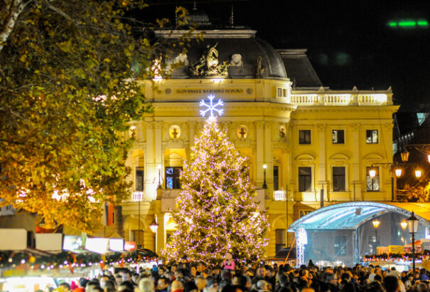 Megnyitotta kapuit az óvárosi karácsonyi vásár Pozsonyban