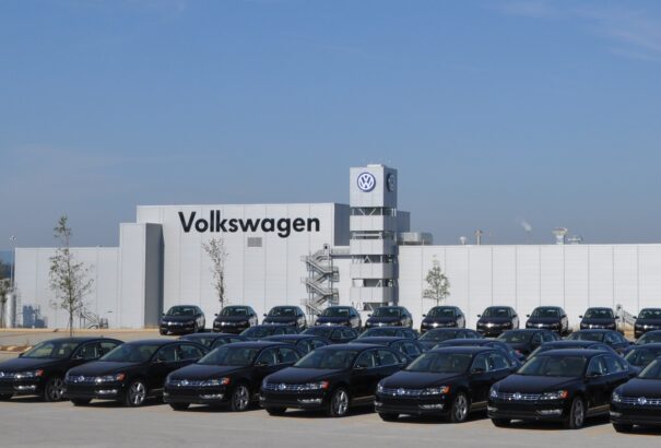 A Volkswagen új gigagyárat telepítene Kelet-Közép-Európába – Győr is versenyben van