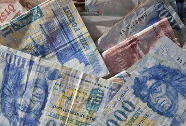 November 1-től már csak az új 1000 forintos bankjegyekkel lehet fizetni