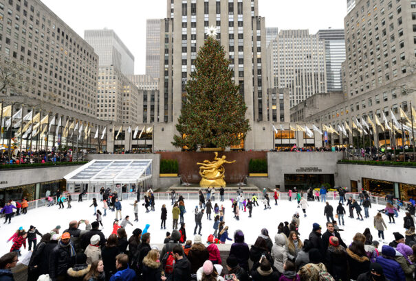 Új csillaggal a tetején már áll a Rockefeller Center karácsonyfája