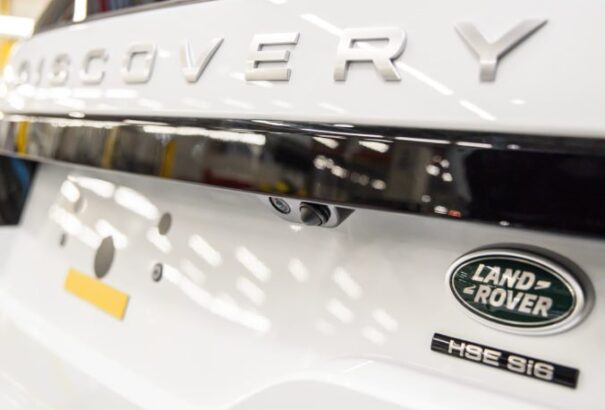 Visszaesett a Jaguar Land Rover eladása, a S&P ügynökség csökkentheti a cég besorolását