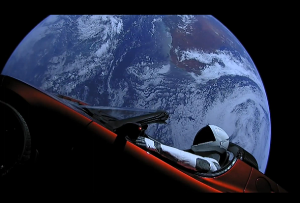 Már a Marson túl száguld Elon Musk sportkocsija