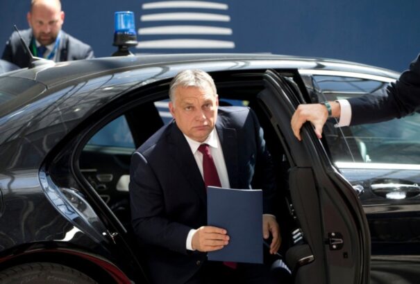 Orbán Viktor megérkezett Helsinkibe a néppárti kongresszusra, kétoldalú tárgyalásokat is folytat