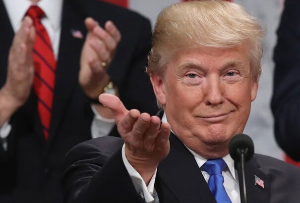 Kétszer annyi anyagi forrásból csak szűk többséget sikerült szereznie a demokratáknak Amerikában