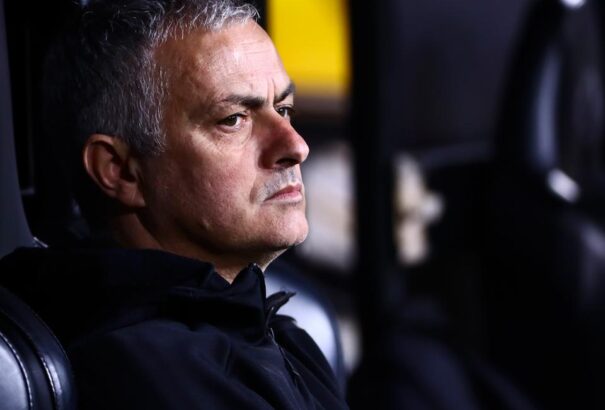 Menesztette José Mourinhót a Manchester United