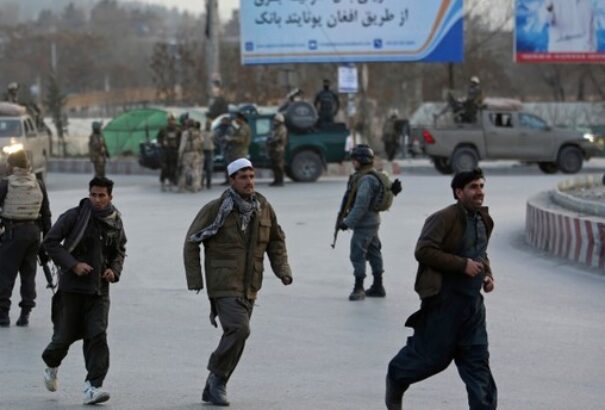Legalább 43 halottja van a kabuli kormányhivatal elleni támadásnak