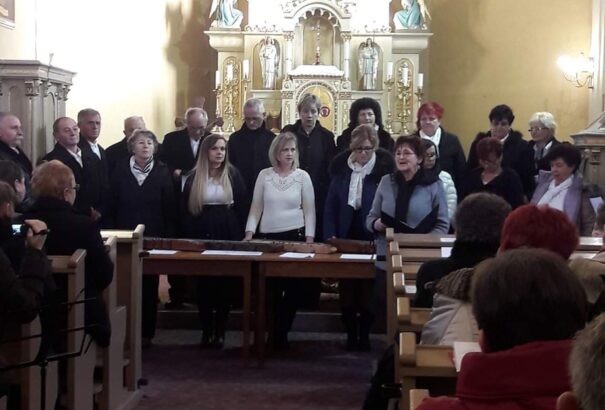 Muzsikaszó az ünnepre hangolódás jegyében Nagyabonyban