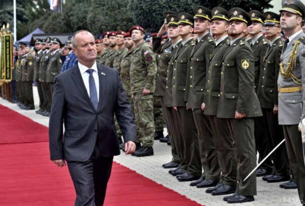 A védelmi tárca a katonák béremelésével akarja vonzóbbá tenni a katonai hivatást