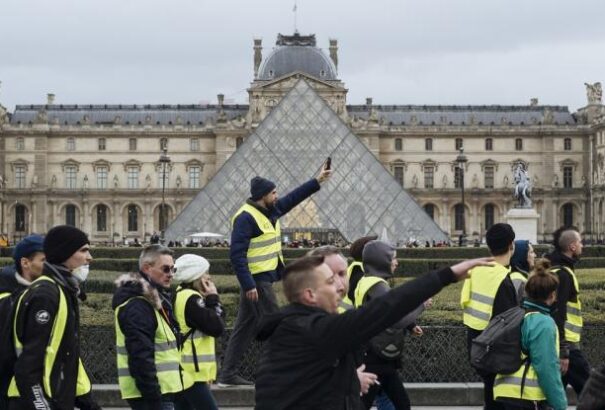 Folytatódnak az anti-Macron tüntetések Franciaországban, újabb halálos baleset történt a megmozdulásokon