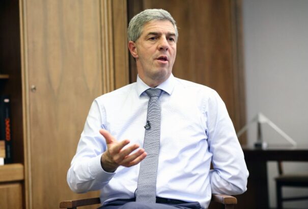 Béla, ugye tudod, mi lenne a dolgod?