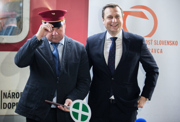Érsek behódolt, Danko győzedelmeskedett: 2030-ig búcsút mondhatunk a magán vasúttársaságoknak Szlovákiában