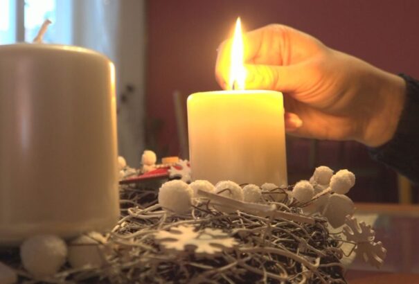 Óvakodjunk a karácsonyi tűzesetektől. A karácsonyfa a selejt fényfüzértől is lángra lobbanhat