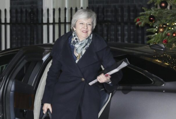 Brexit – Theresa May megnyerte a bizalmi szavazást