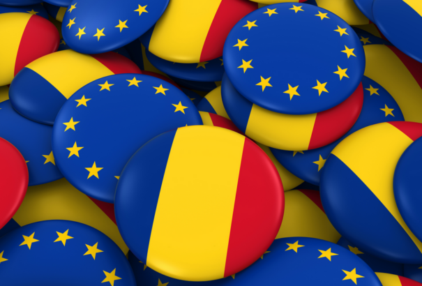 Az osztrák kancellár jelképesen átadta az EU tanácsának soros elnökségét a román elnöknek