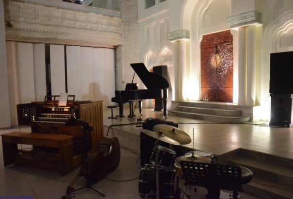 Karácsonyi Jazzy Bach – Varnus Xavér koncertje Losoncon