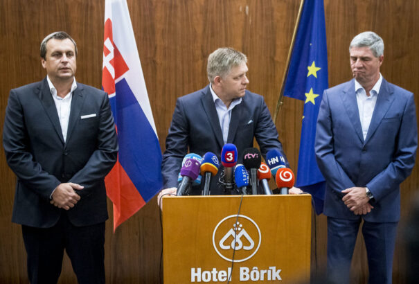 Lassú kormányválság: Annyi belpolitikai botrány után a külpolitika viszi zátonyra a kormánykoalíciót