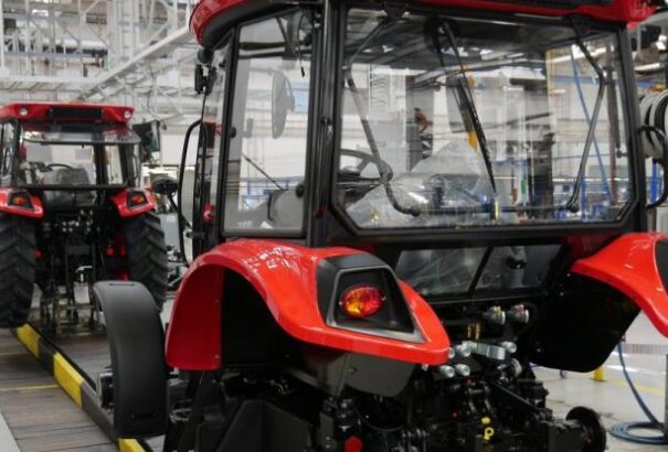 Bajban van a legendás cseh traktorgyár, jövőre alkalmazottai 40 százalékát elbocsátja