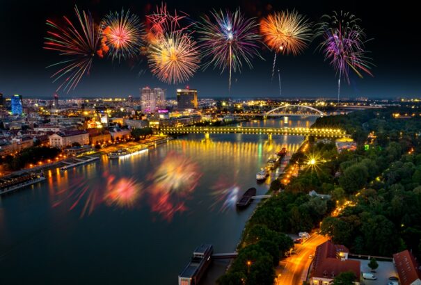 Pozsonyi szilveszter: a hagyományos tűzijáték mellett vizuális- és fényjátékkal várják az érdeklődőket
