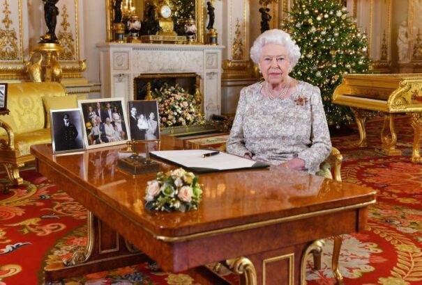 A béke és a jóakarat fontosságát hangsúlyozta karácsonyi üzenetében II. Erzsébet királynő