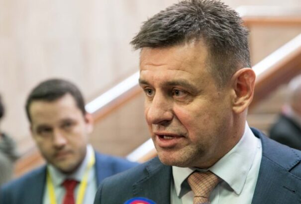 A Pozsonyi Járási Hivatal kenőpénz botránya: a Most-Híd egyik szponzora a sajátjai ellen vallott