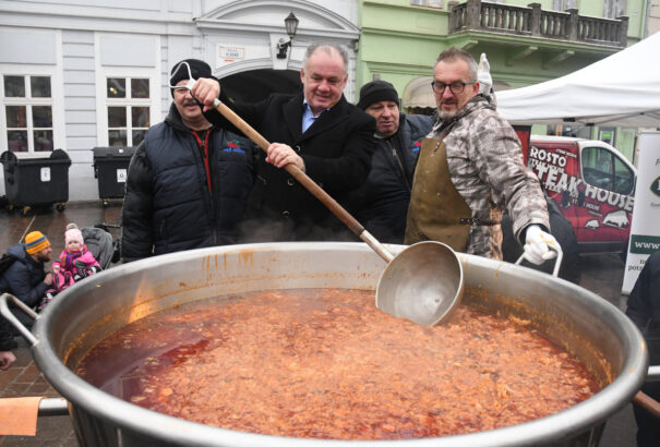 Kiska káposztalevest osztogatott egy kassai jótékonysági akción