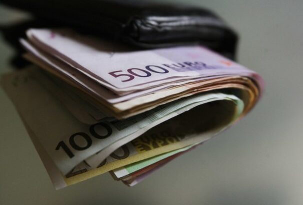 20 ezer eurót loptak el egy férfi kabátzsebéből Pozsonyban (videó)