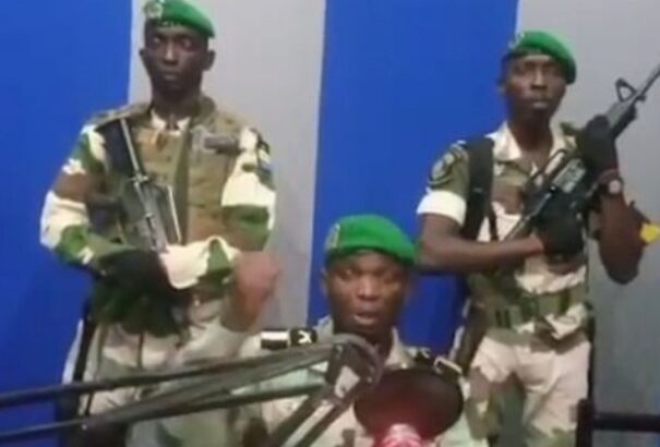 Puccskísérlet Gabonban, a hadsereg megszállta az állami rádió és tévé székházát