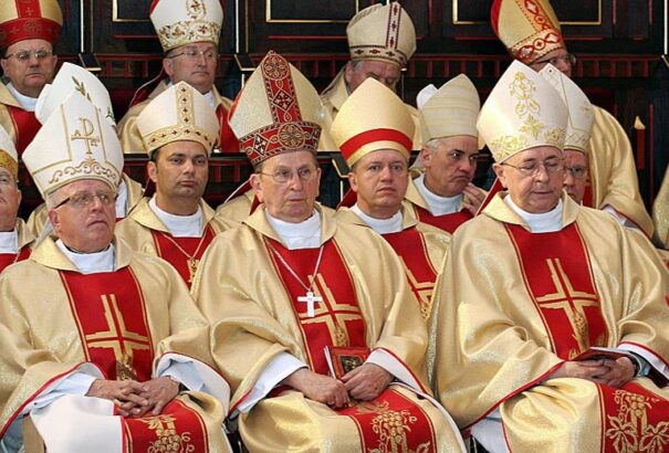 A katolikus püspökök új pozícióra törnek: észrevételeket akarnak fűzni az új törvényekhez