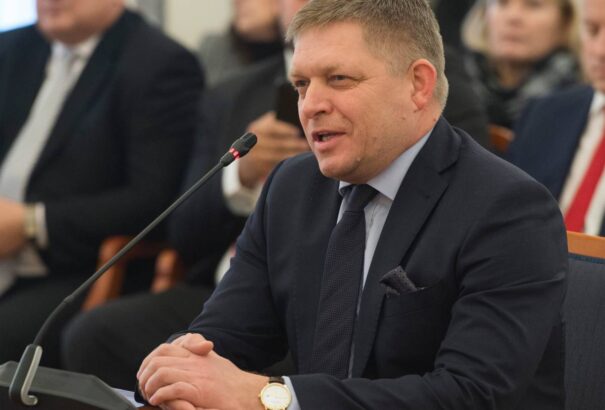 Fico újságkivágásokkal igazolná, hogy van kellő ügyvédi praxisa az alkotmánybírósághoz