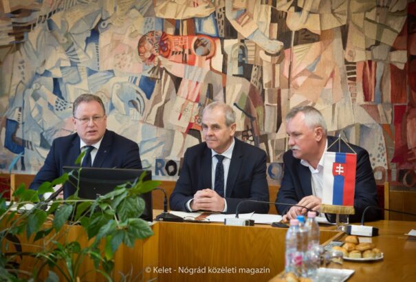 Együttműködik a Besztercebánya megyei és a nógrádi önkormányzat