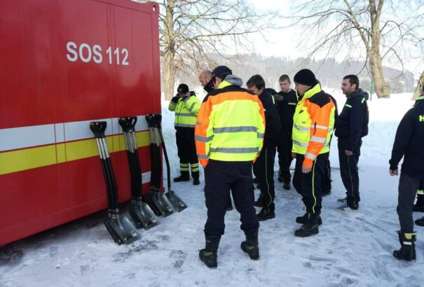 Hóhelyzet: Felvidéki önkéntesek is segítenek Árva vidékén