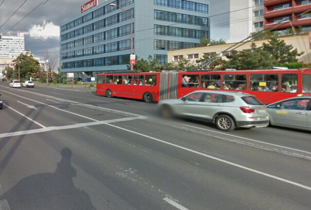 Lövöldözés Pozsonyban: egy személygépkocsi sofőrje rálőtt egy buszsofőrre