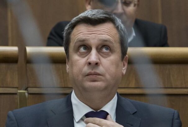 Plágiumbotrány: Az ellenzék újra megpróbálja leváltani Dankot