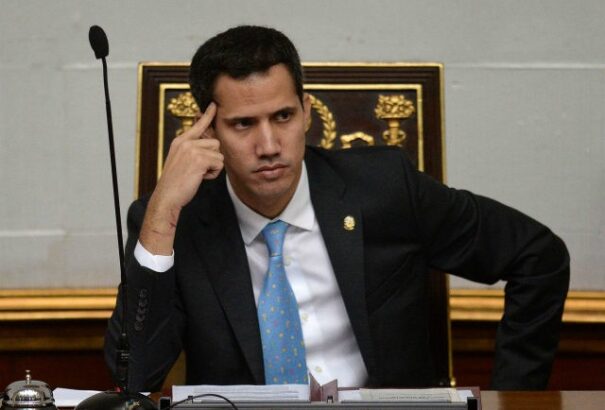 Tizenöt évre eltiltották Guaidót közhivatal viselésétől