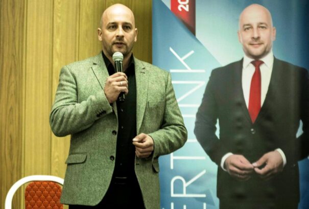 Bár államfőjelölti kampánya eddig nulla és párttagot zárnak ki, Menyhárt inkább a Körképpel hadakozna