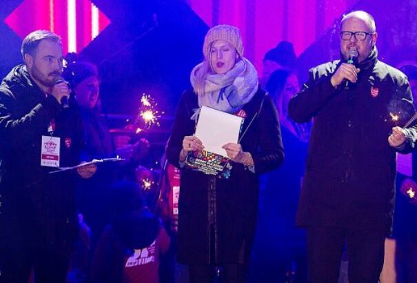 Egy jótékonysági rendezvényen késelték meg Gdansk polgármesterét, most az életéért küzd