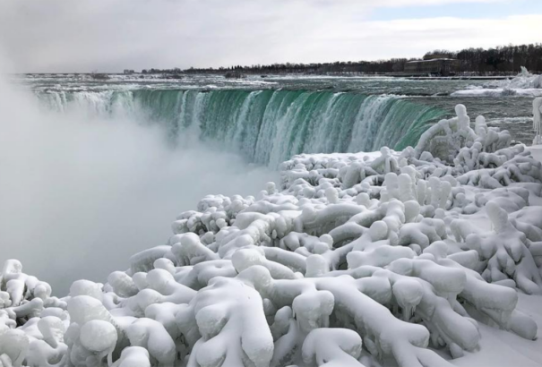 Sarkvidéki hideg tombol az Egyesült Államokban. Még a Niagara is befagyott