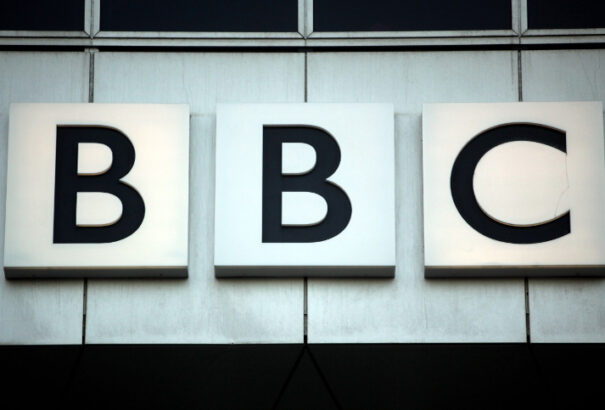 Terrorista ideológia terjesztésével vádolta meg az orosz szakhatóság a brit közmédiát, a BBC-t