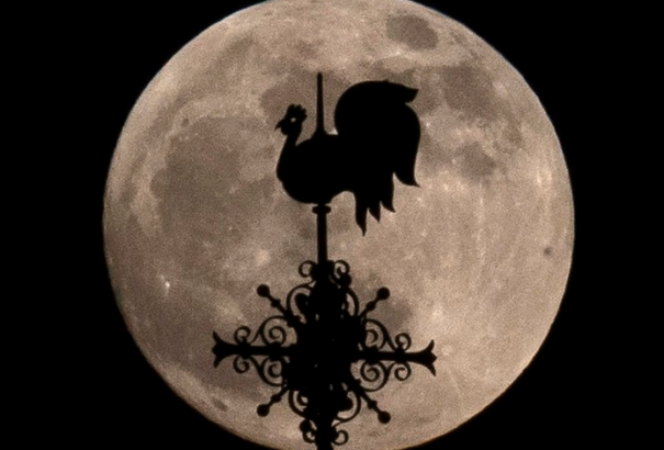 A szerencsések ilyennek láthatták a holdfogyatkozást (fotók, videó)