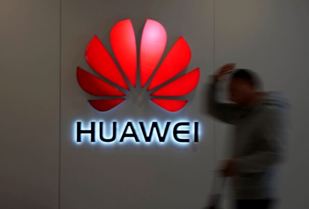 Az EU is száműzné a Huaweit, a mobilszolgáltatók pánikolnak