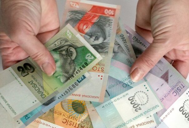 Otthon rejtegetjük: 2 milliárd korona van még forgalomban