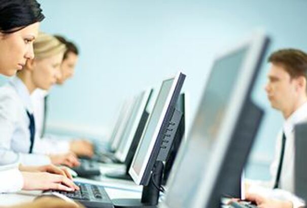 Gondban van a közszféra: a legjobb jogászokat és informatikusokat sem tudja megfizetni