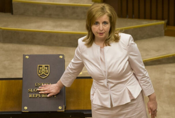 A Most-Híd képviselője fizetett hirdetésben állítja, hogy nem fog Ficora szavazni