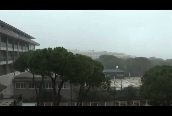 Szélvihar tombol Belekben, el kellett halasztani a DAC edzőmeccsét