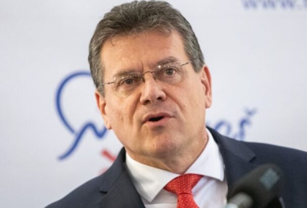 A Smer független jelöltjeként Šefčovič is indul az államfőválasztáson