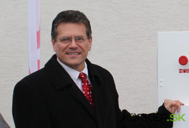 Smeres berkekben már tényként kezelik, hogy Šefčovič indul államfőnek